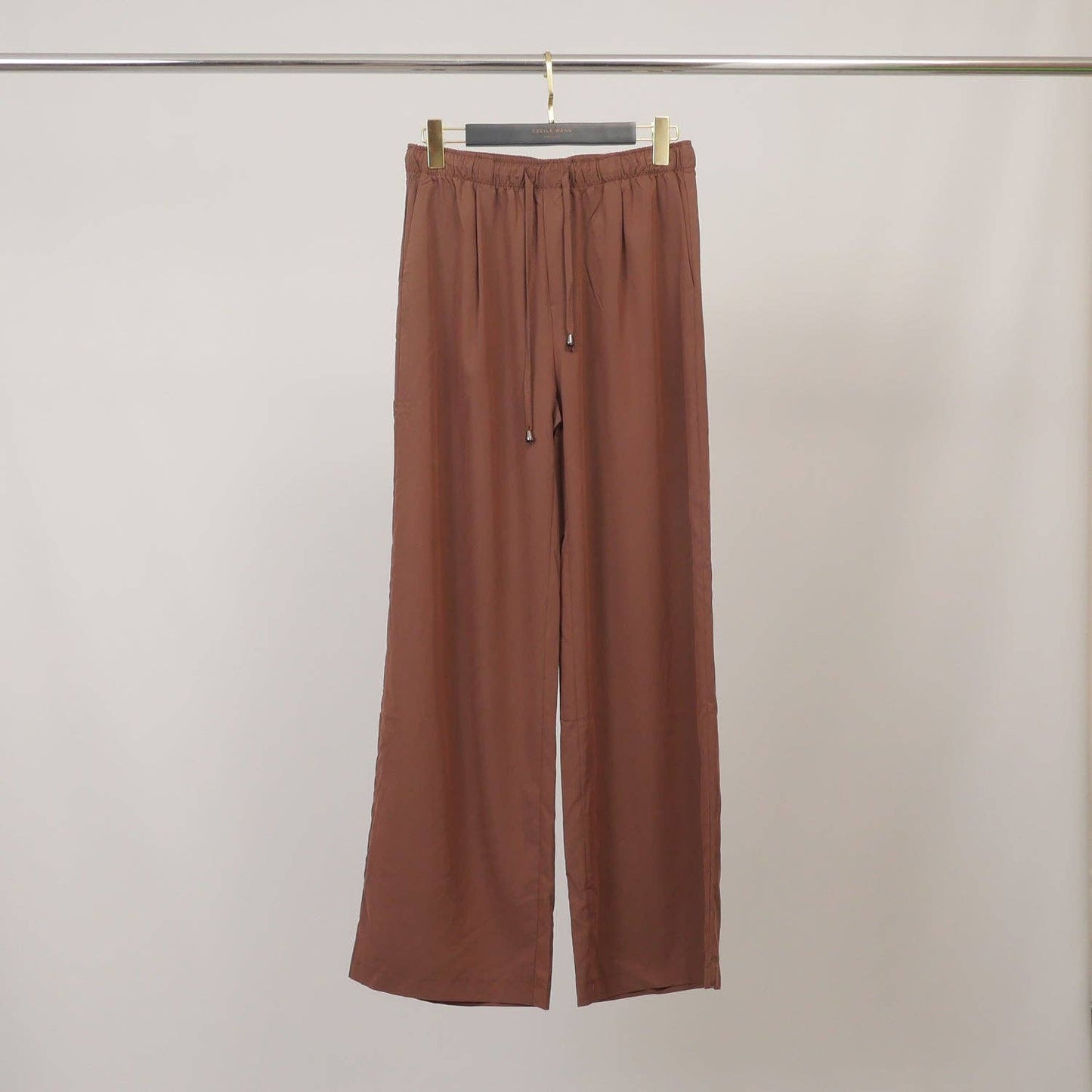 Wide flowing wide-leg pants with elastic waistband : Brown