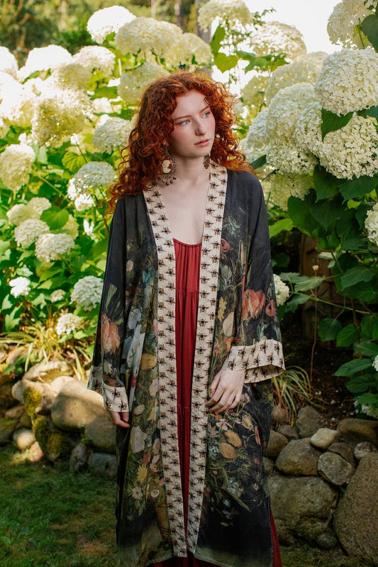 I Dream In Flowers Opera Duster Kimono Robe w/ Bees: Classic