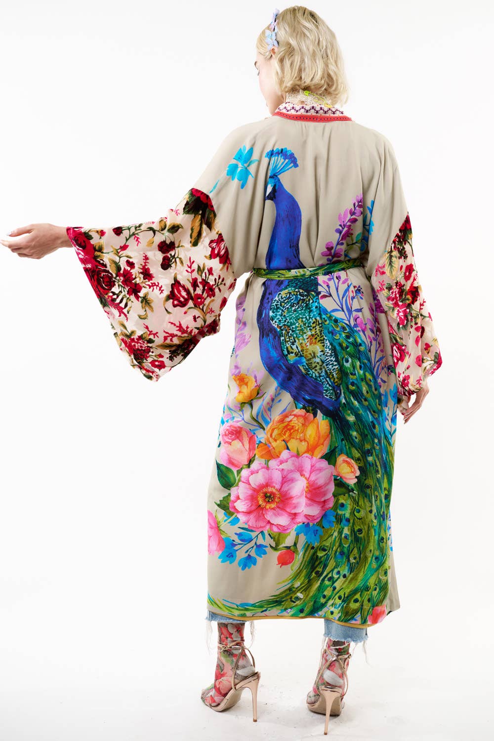 Fantasy Kimono: Soft Moon / Size Med