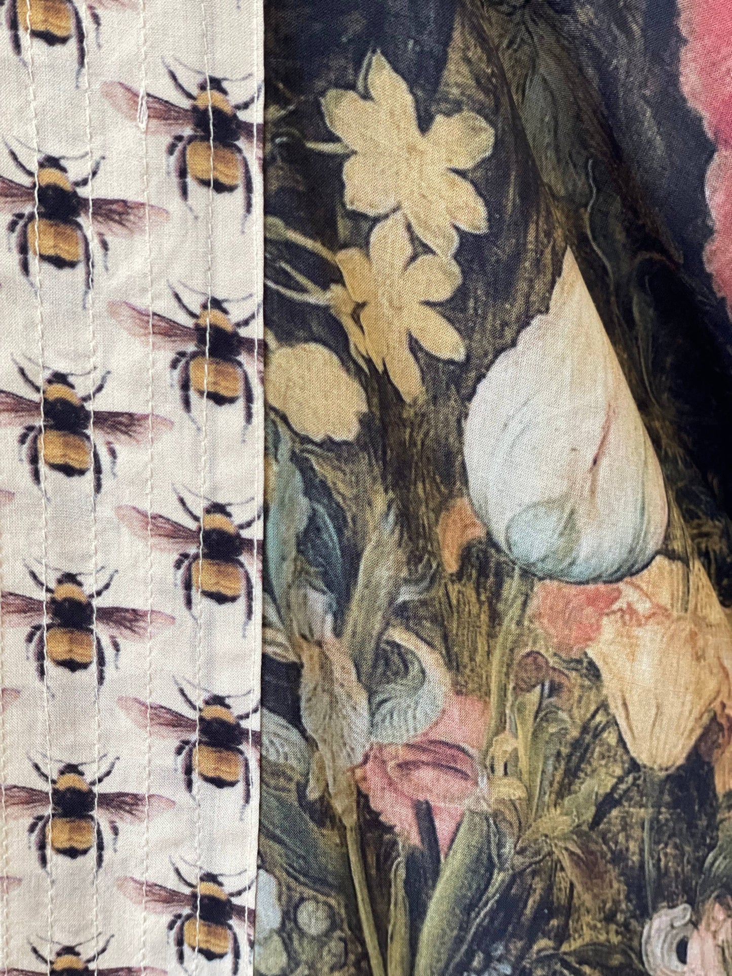 I Dream In Flowers Opera Duster Kimono Robe w/ Bees: Classic