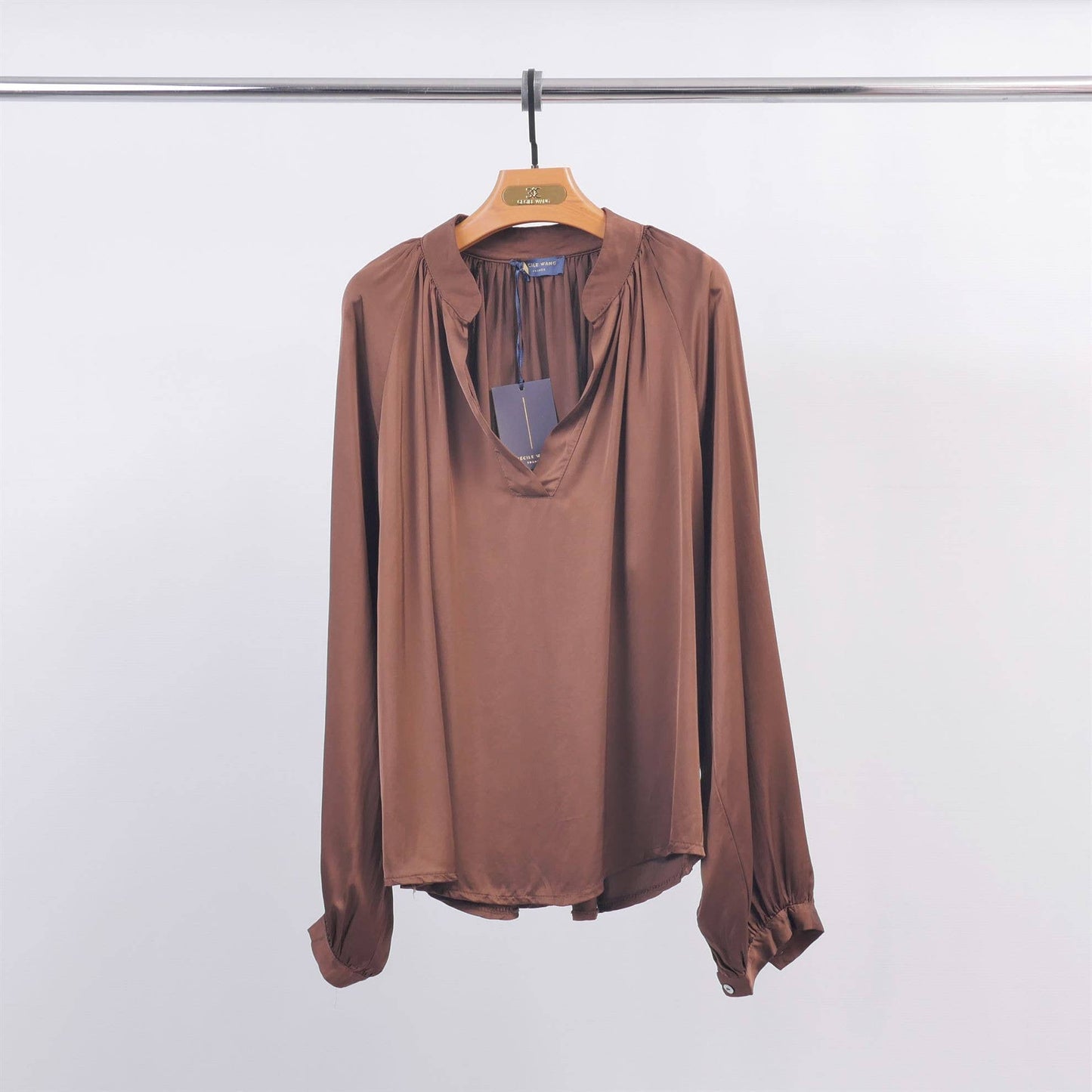 Fluid blouse in satin viscose DB14192: Brown