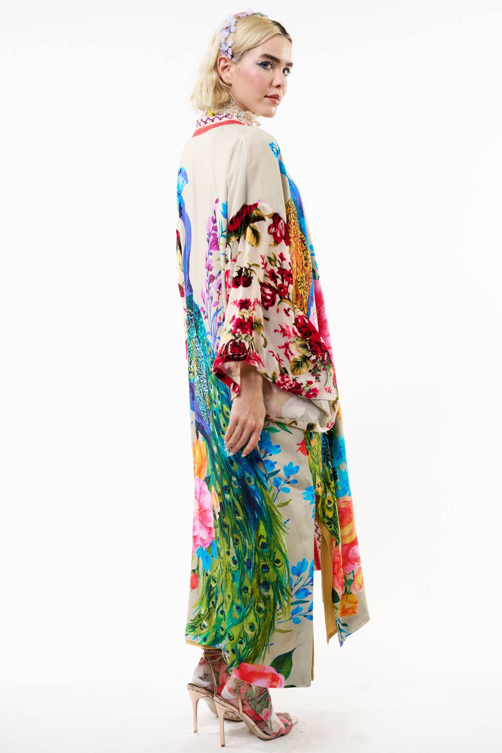 Fantasy Kimono: Soft Moon / Size Med