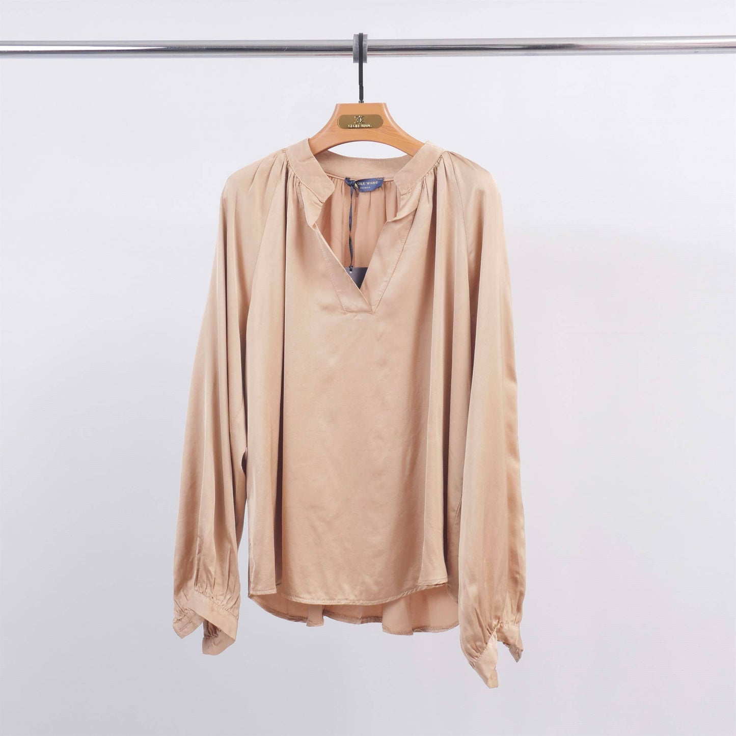 Fluid blouse in satin viscose DB14192: Brown