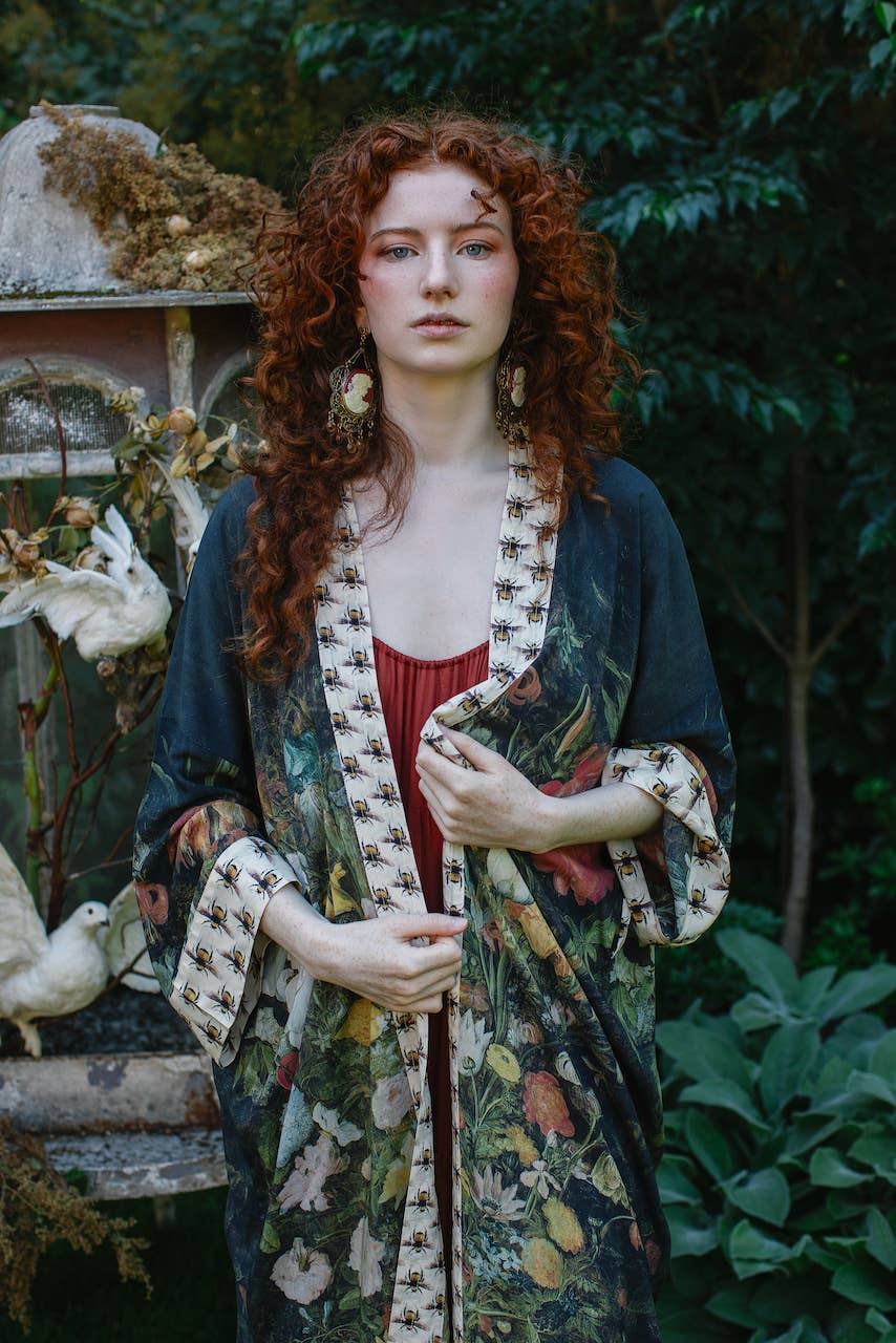 I Dream In Flowers Opera Duster Kimono Robe w/ Bees: Classic
