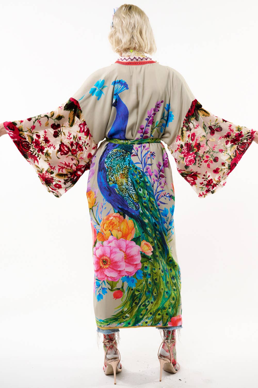 Fantasy Kimono: Soft Moon / Size Med