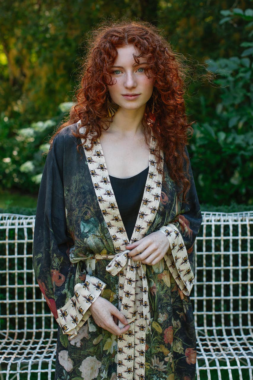I Dream In Flowers Opera Duster Kimono Robe w/ Bees: Classic
