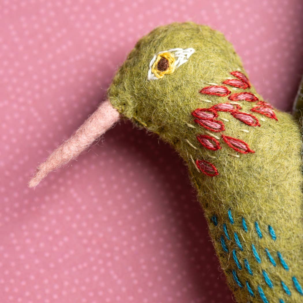 Hummingbird Felt Craft Mini Kit: English