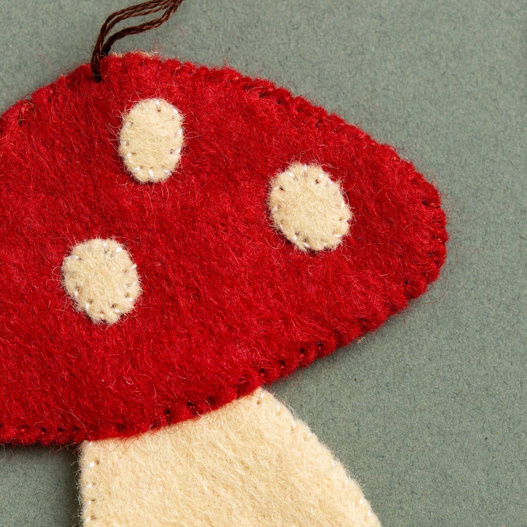 Woodland Garland Felt Craft Kit: English