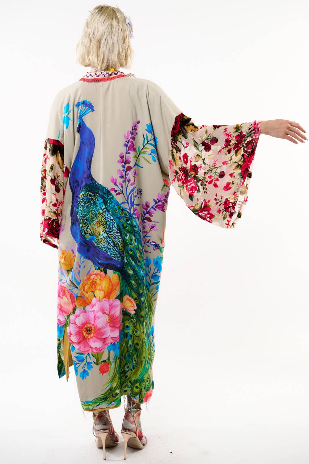 Fantasy Kimono: Soft Moon / Size Med