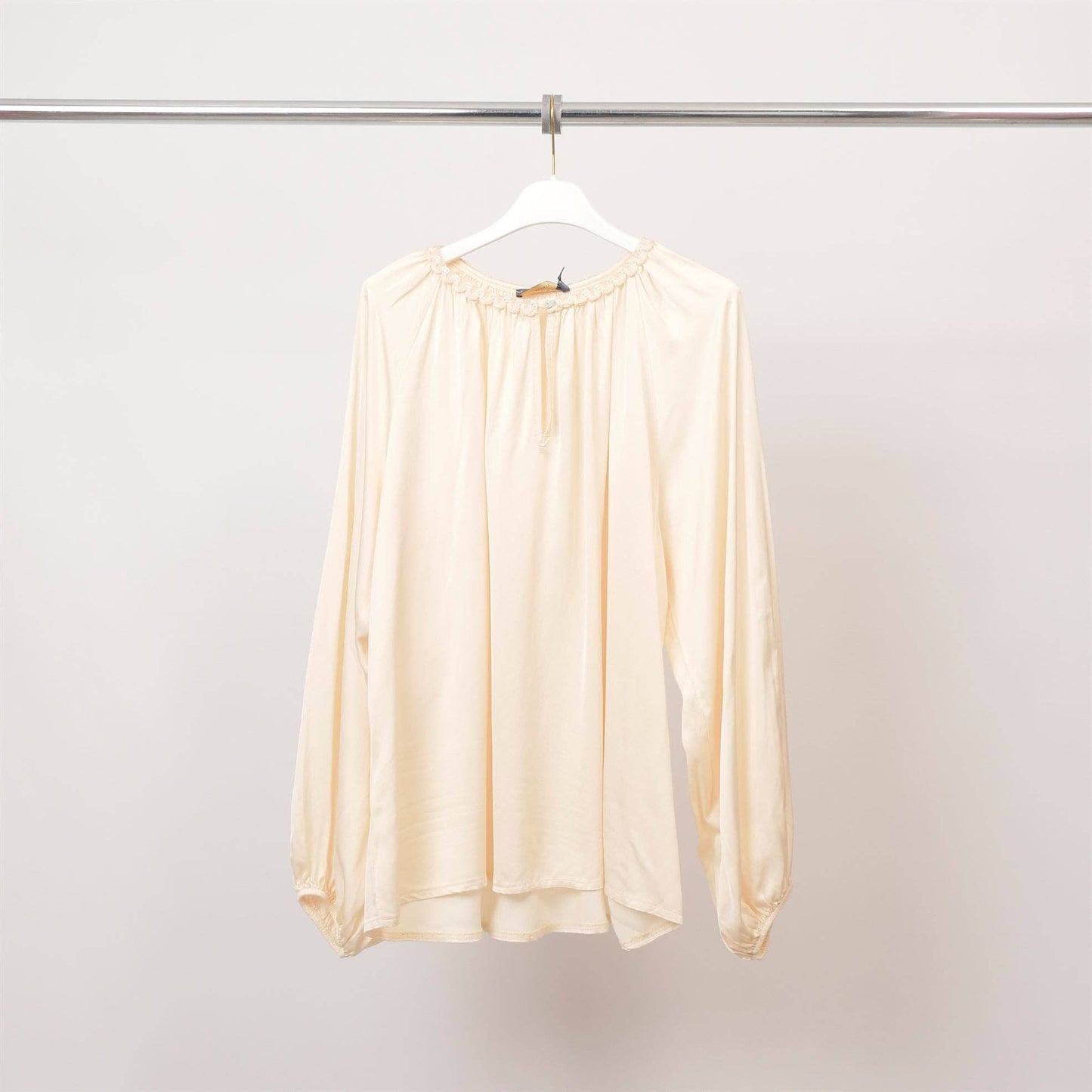 Round neck blouse with decorative neckline: Ivory in One size S to M