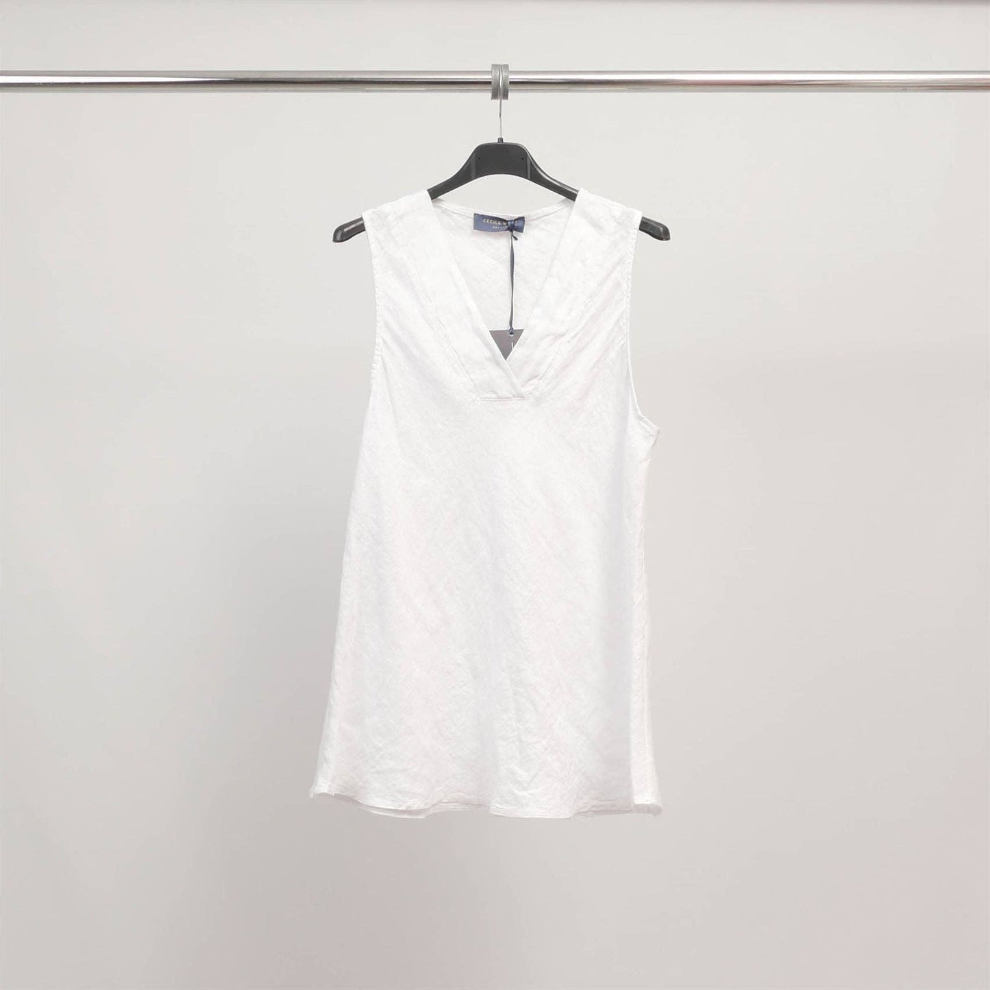 Sleeveless linen top with V-neck TDM65825: Chocolate