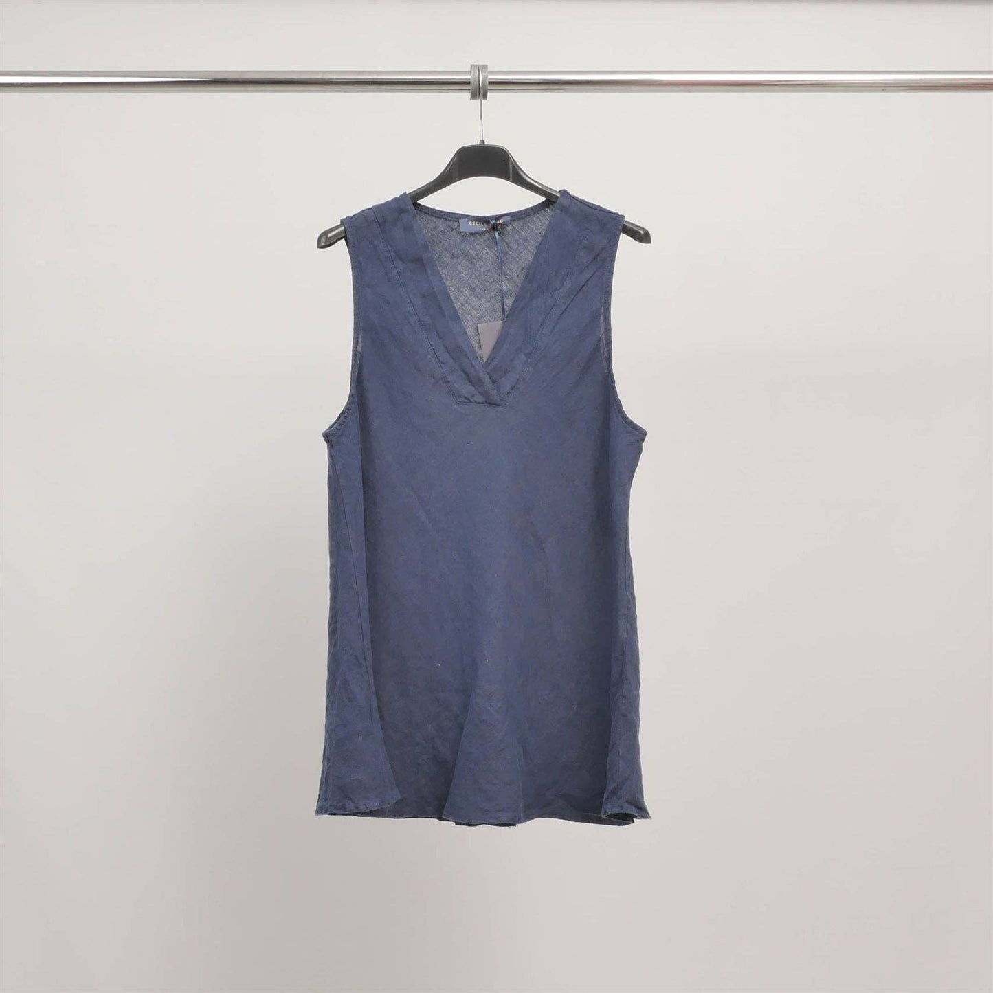 Sleeveless linen top with V-neck TDM65825: Chocolate