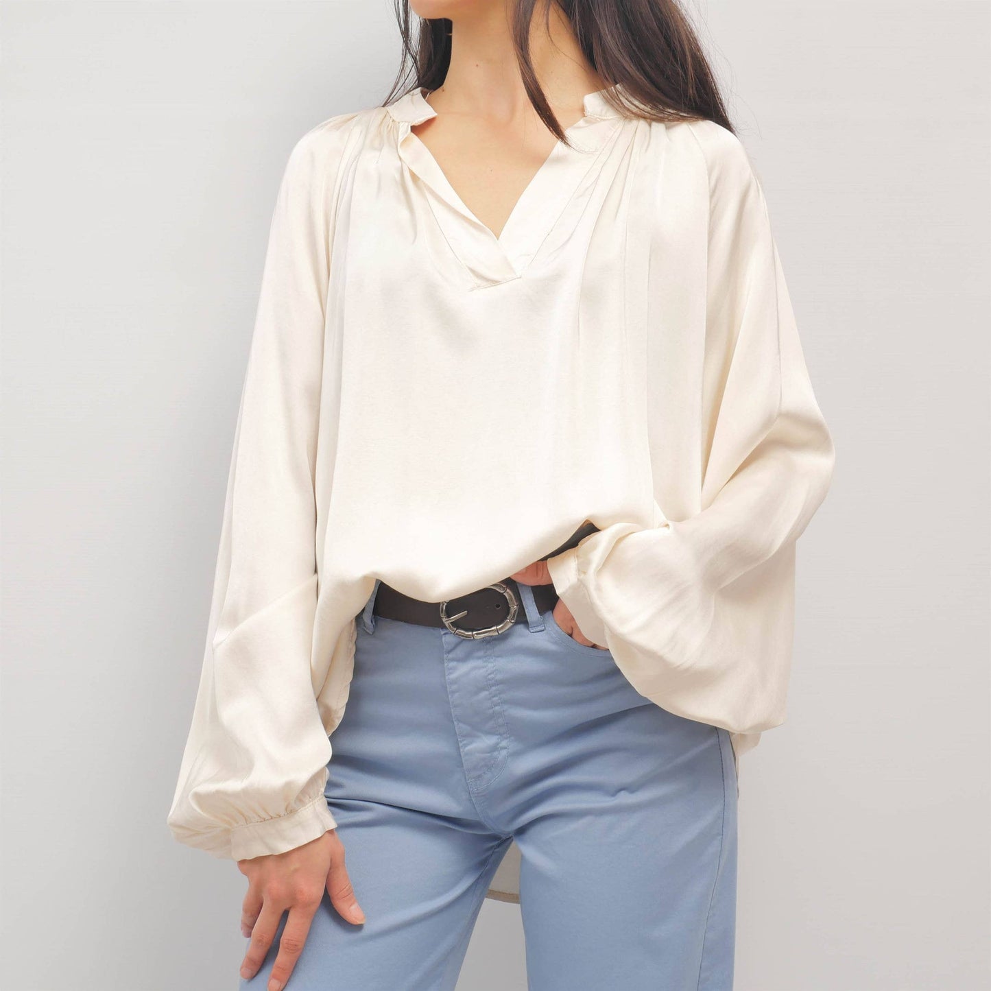 Fluid blouse in satin viscose DB14192: Brown