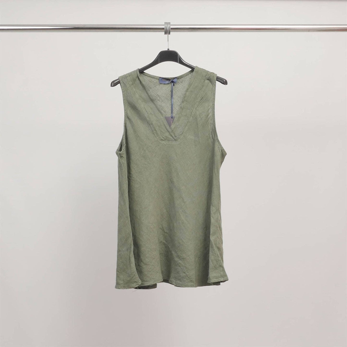 Sleeveless linen top with V-neck TDM65825: Chocolate