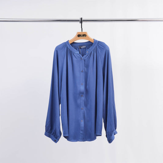 Blouse in satin silk /viscose; Blue- One size fits S to M