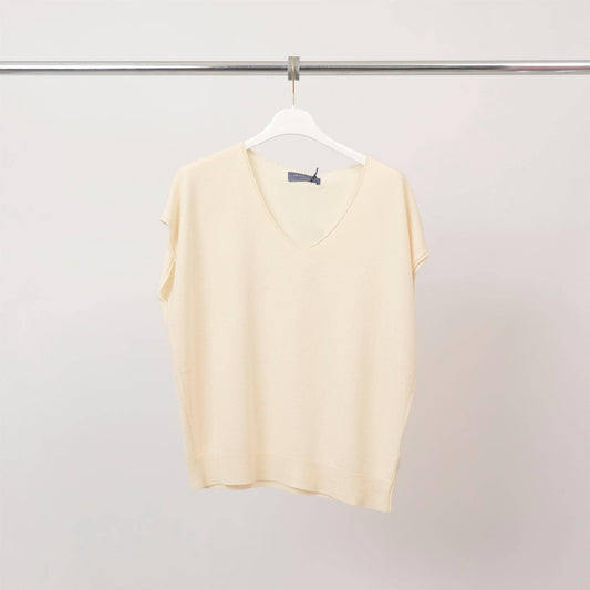 Sleeveless V-neck fine knit sweater: Ivory- One Size