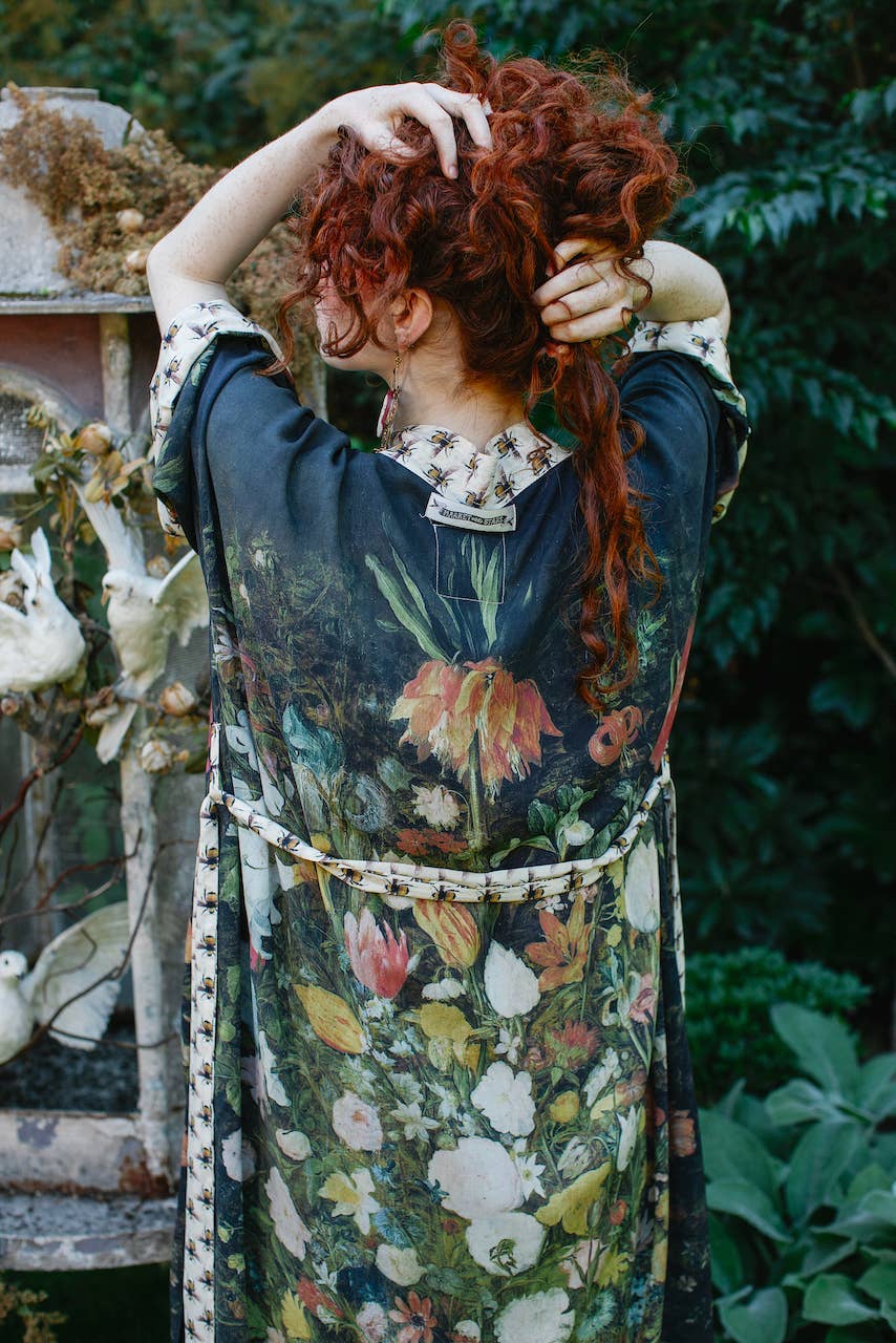I Dream In Flowers Opera Duster Kimono Robe w/ Bees: Classic