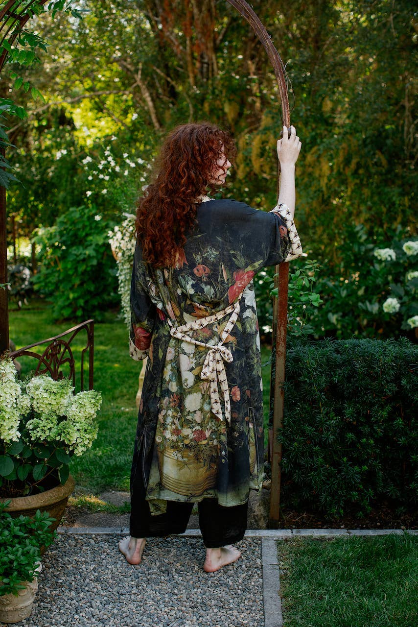 I Dream In Flowers Opera Duster Kimono Robe w/ Bees: Classic