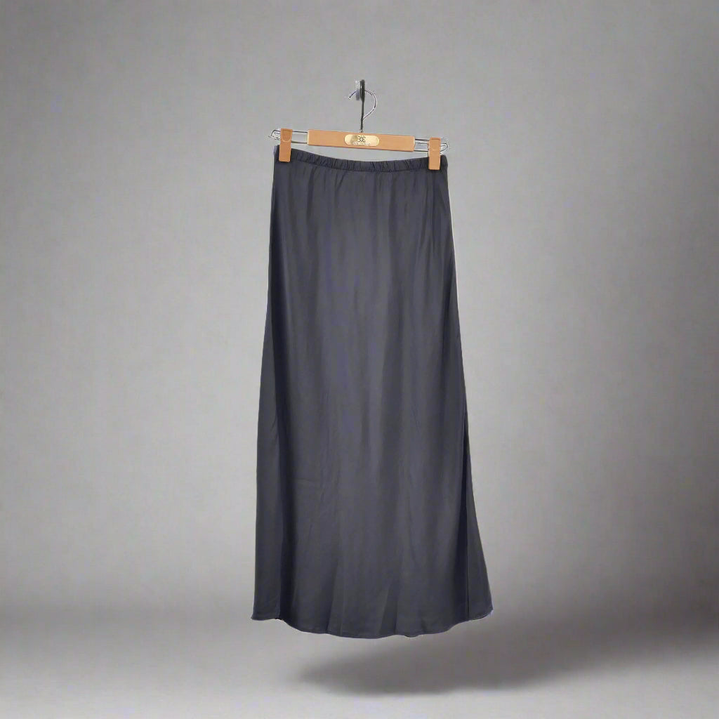 Mid-length satin skirt in Black- Size 8 to 10