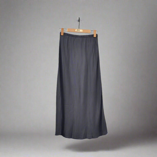 Mid-length satin skirt in Black- Size 8 to 10