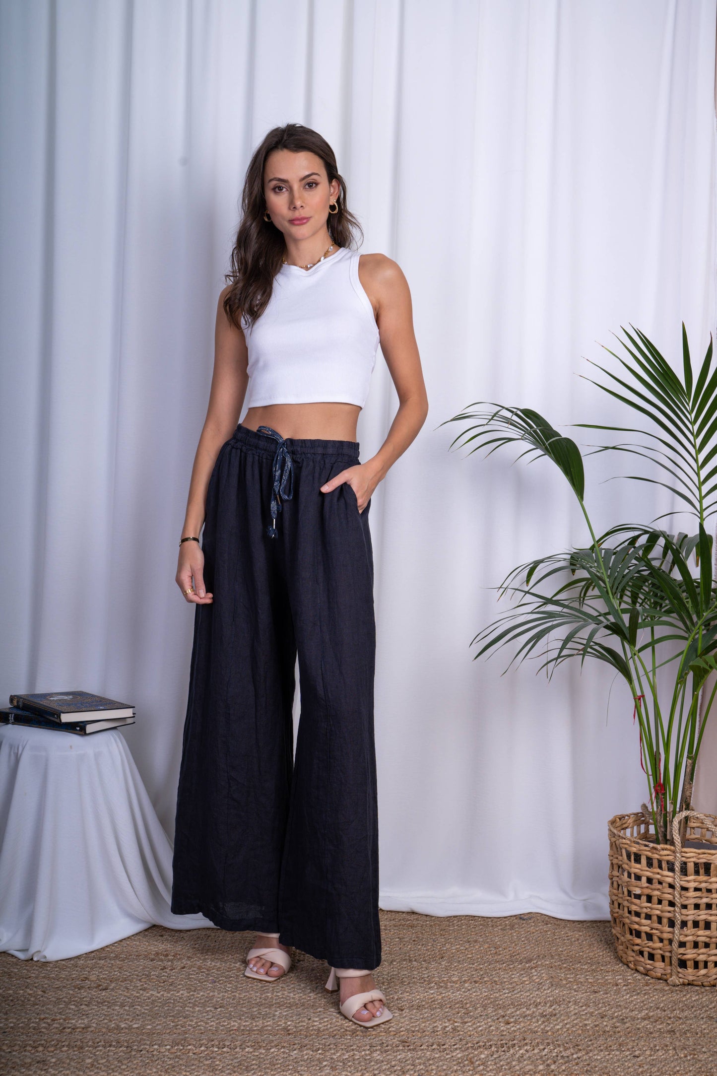 Italian Linen Wide-Fit Pants: Black / One size
