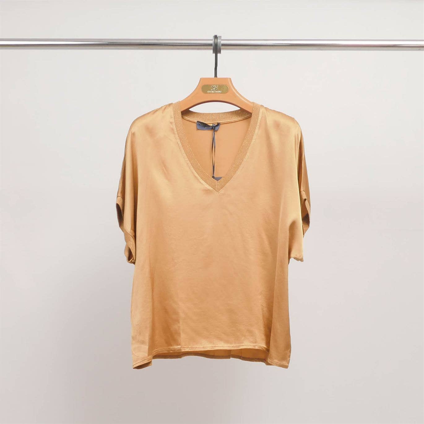 V-neck tunic in fluid Viscose/Silk satin: Camel One Size fits 10 to 14