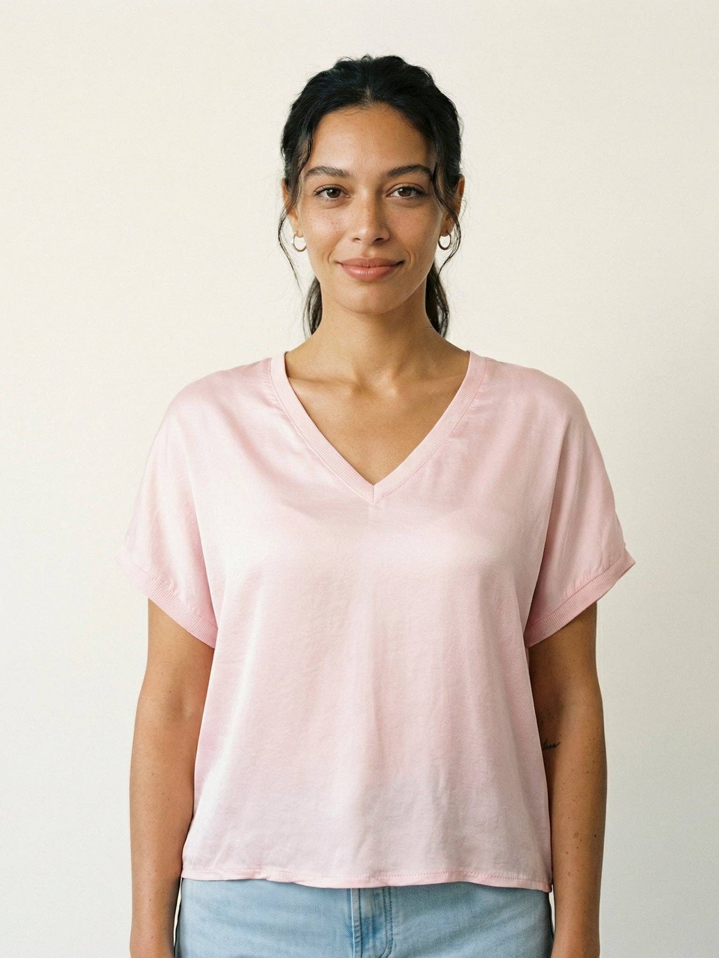 Satin V-neck tunic with shiny ribbed trim : Pink