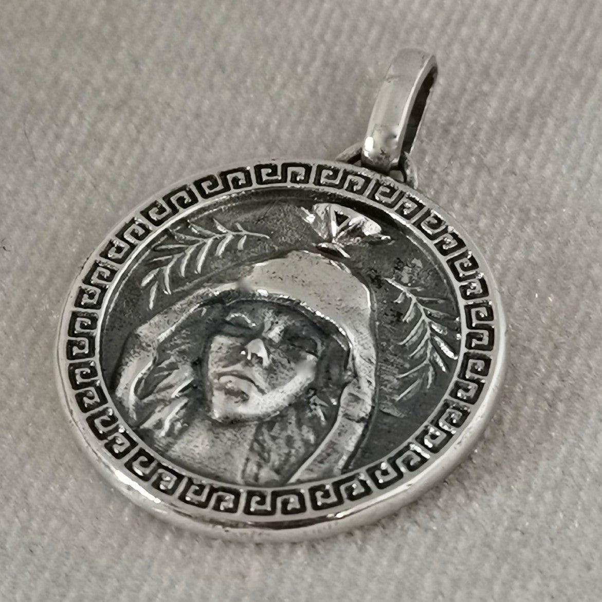 ORACLE STERLING SILVER MEDALLION & CHAIN