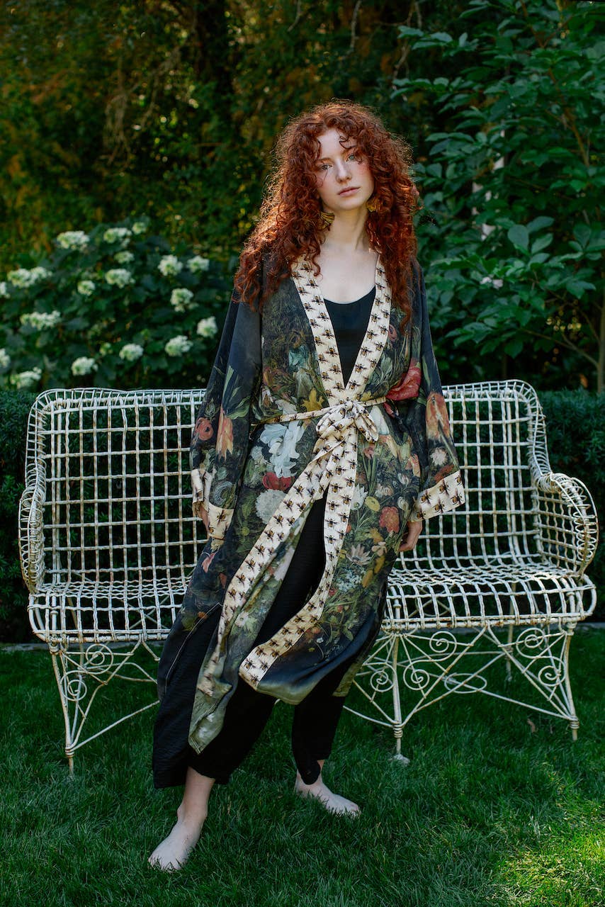 I Dream In Flowers Opera Duster Kimono Robe w/ Bees: Classic