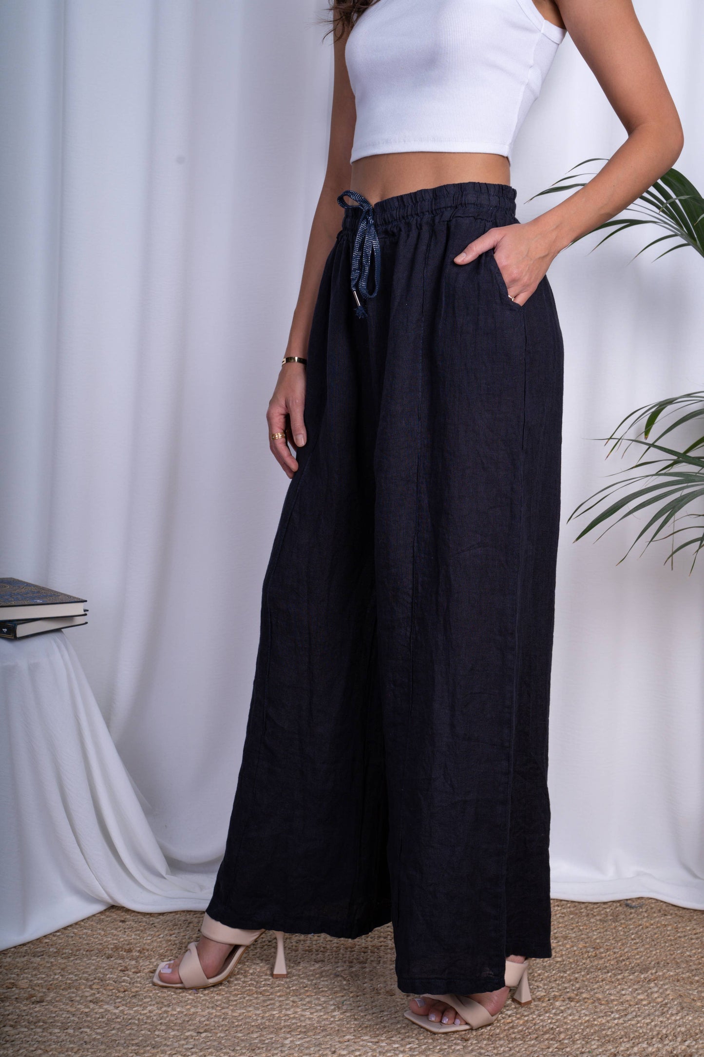 Italian Linen Wide-Fit Pants: Black / One size