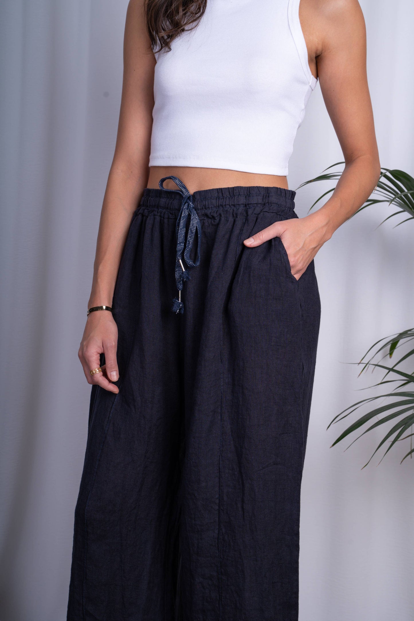 Italian Linen Wide-Fit Pants: Black / One size