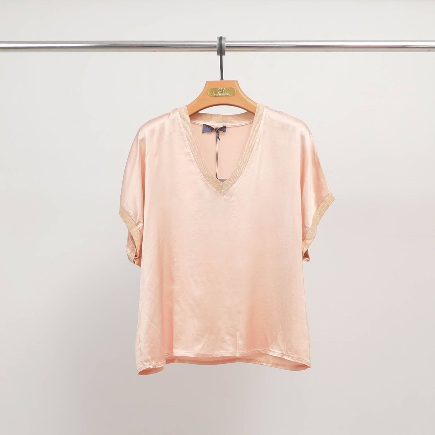 Satin V-neck tunic with shiny ribbed trim : Pink