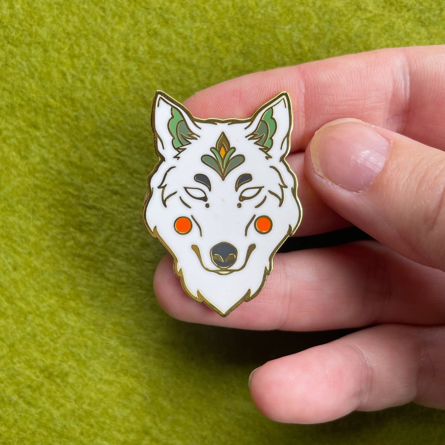 Lapel Pin - White Wolf 