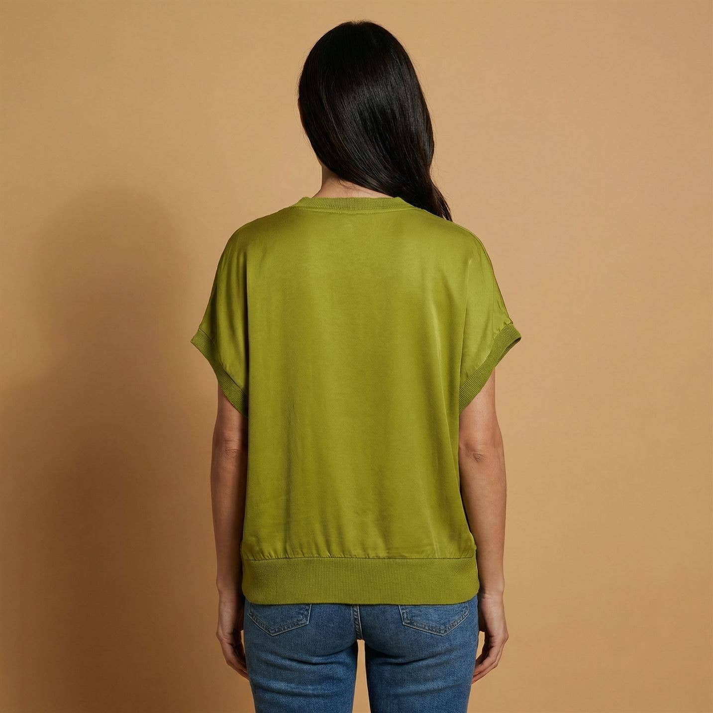 Loose-fitting short-sleeve top in viscose: Olive