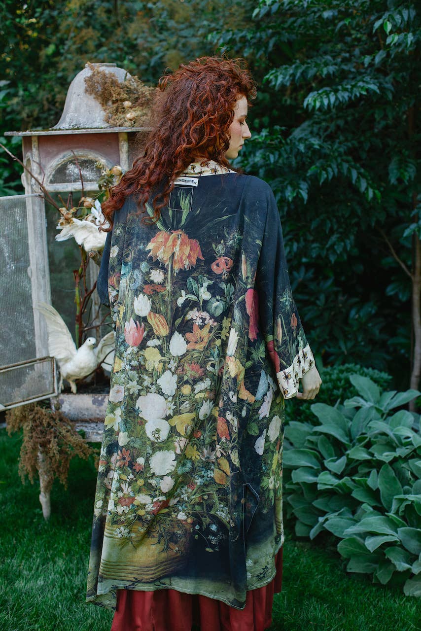 I Dream In Flowers Opera Duster Kimono Robe w/ Bees: Classic