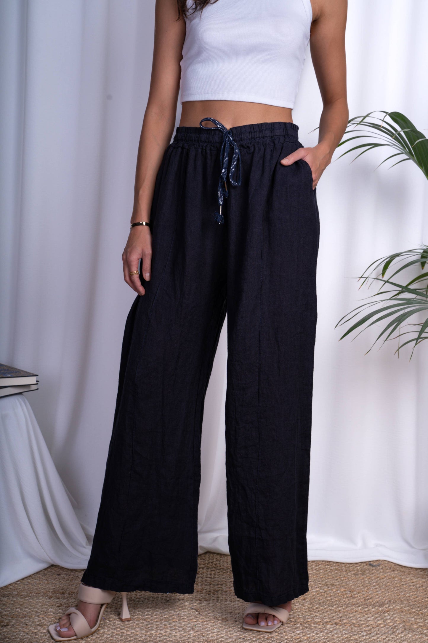 Italian Linen Wide-Fit Pants: Black / One size