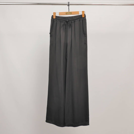 Satin pants with elastic waistband: Black- One size fits S to M
