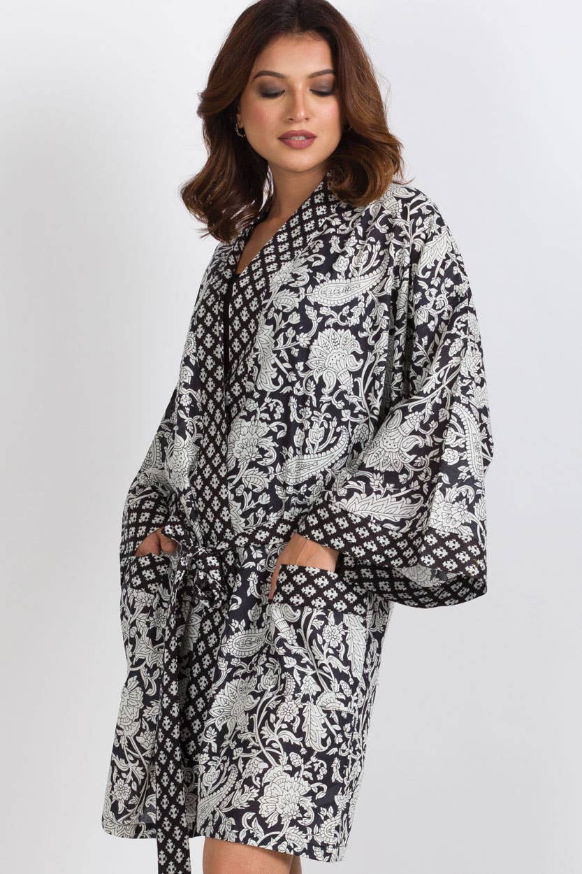 Short Kimono Robe in Black and White Print