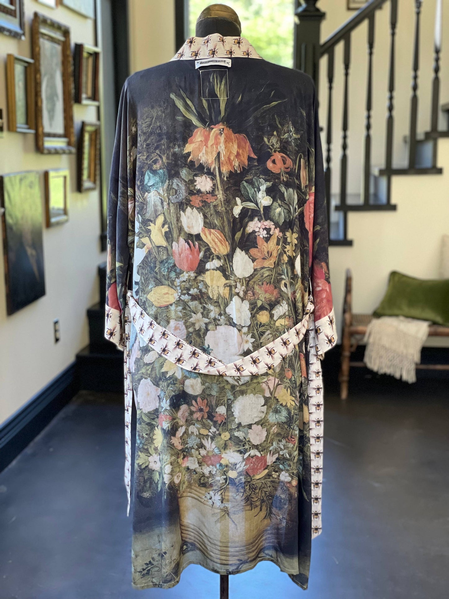 I Dream In Flowers Opera Duster Kimono Robe w/ Bees: Classic