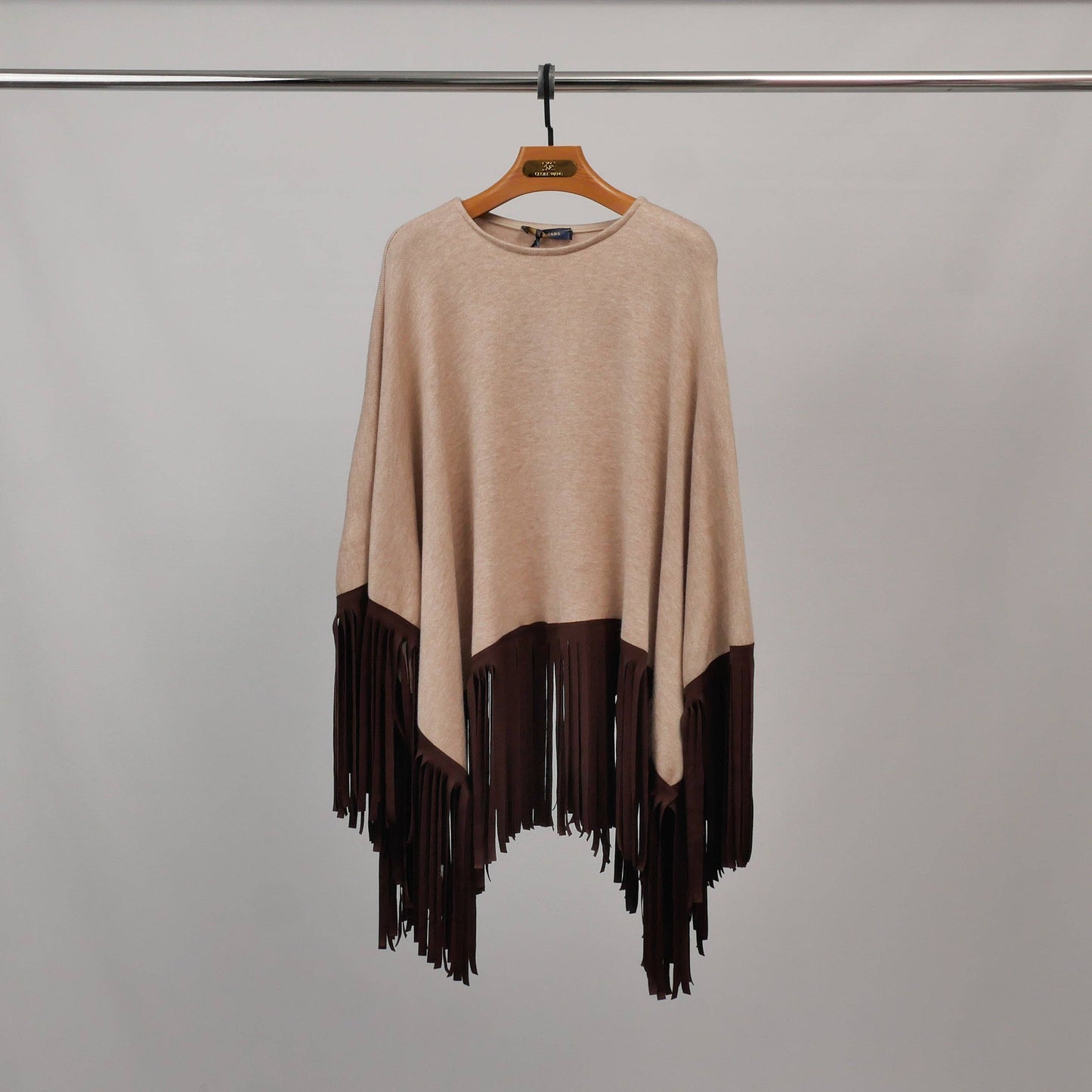 Fringed poncho in fluid knit : Beige
