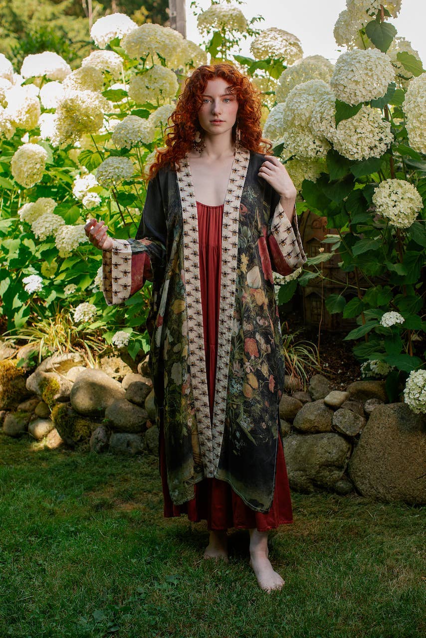 I Dream In Flowers Opera Duster Kimono Robe w/ Bees: Classic