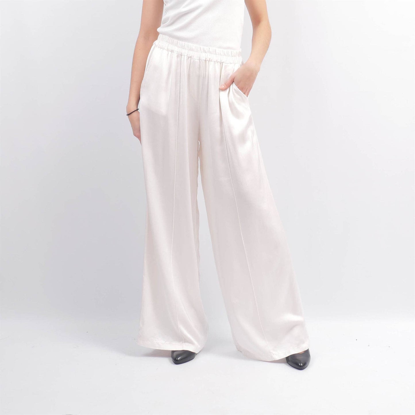 Wide pants in satin viscose/silk in Black- Size S to M